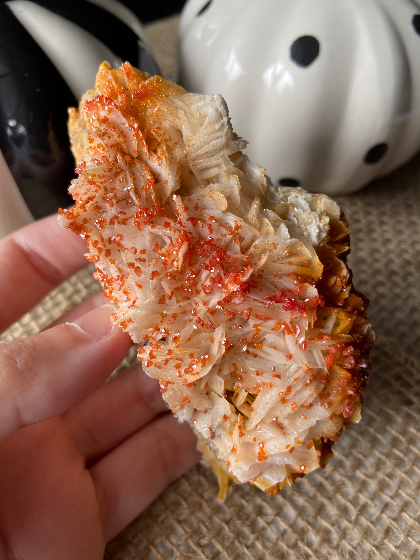 Vanadinite on Barite