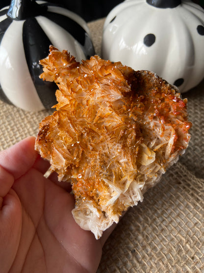 Vanadinite on Barite