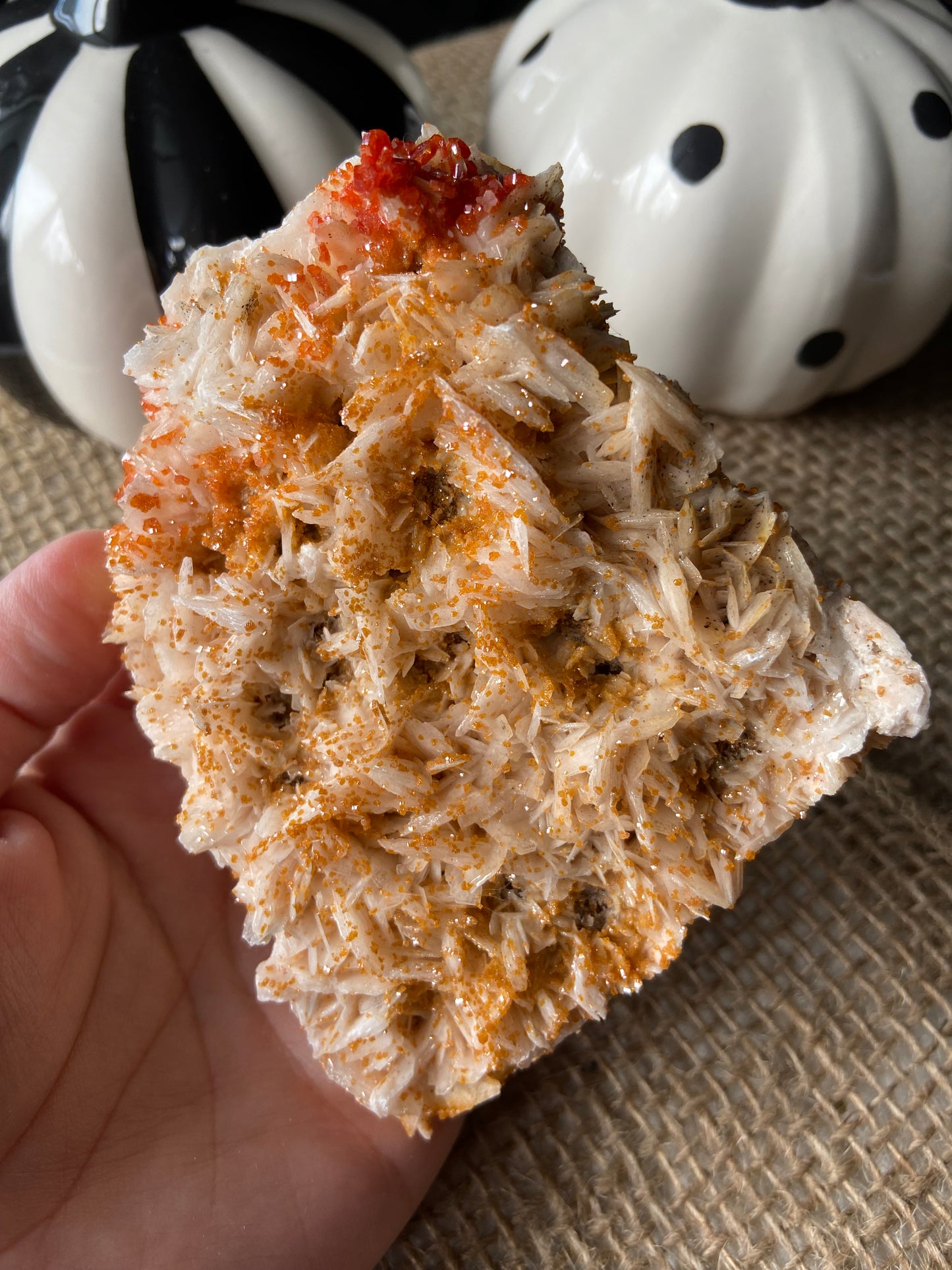 Vanadinite on Barite