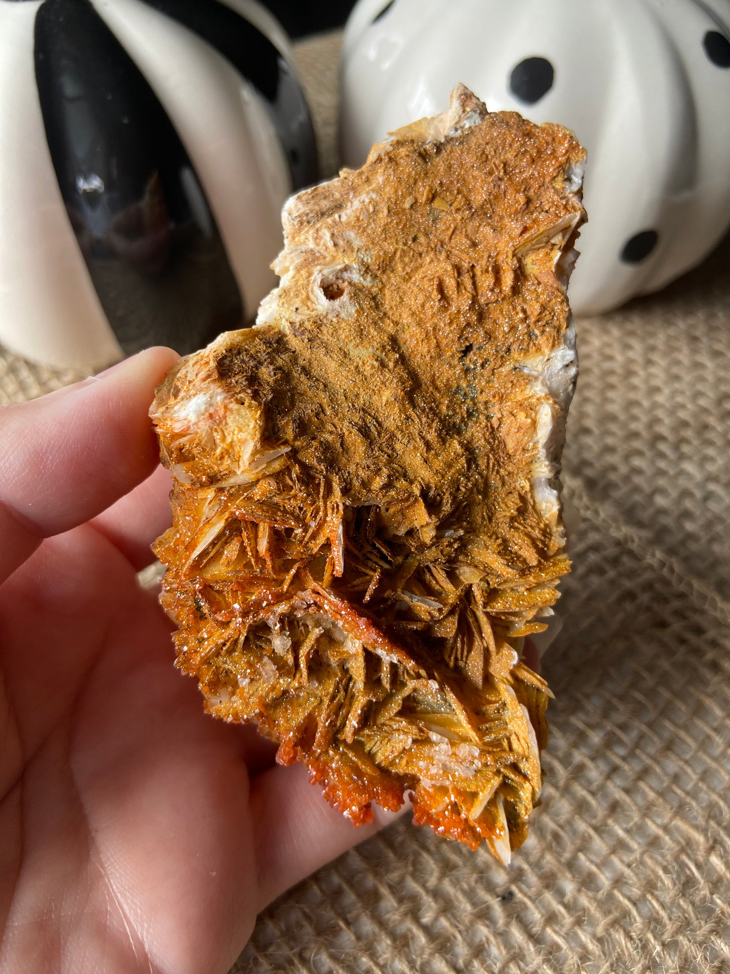 Vanadinite on Barite